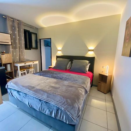 Hostal 170 Room 15 Service Appartement Ле-Тампон Экстерьер фото